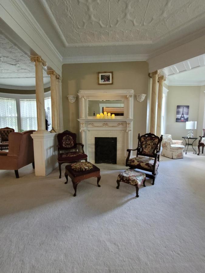 Ruby Manor Bed & Breakfast Gananoque Kültér fotó