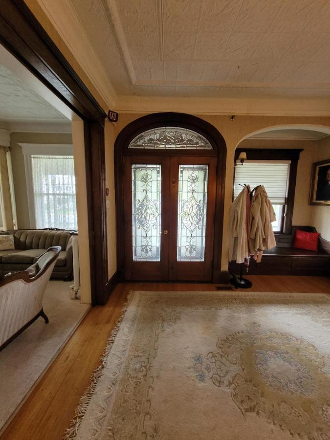 Ruby Manor Bed & Breakfast Gananoque Kültér fotó