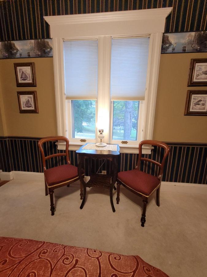 Ruby Manor Bed & Breakfast Gananoque Kültér fotó