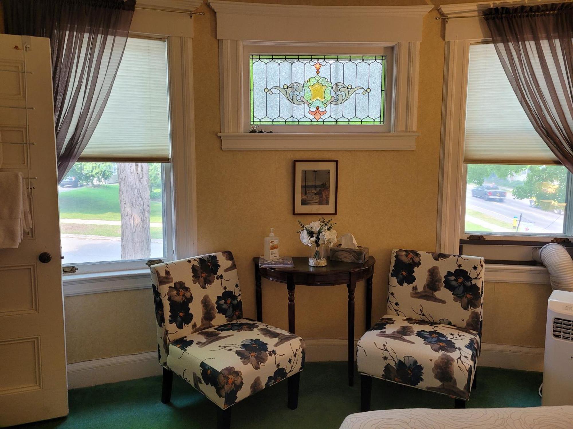 Ruby Manor Bed & Breakfast Gananoque Kültér fotó